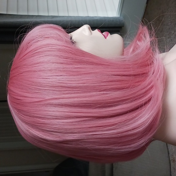 Short pink bobbed wig - Picture 2 of 4